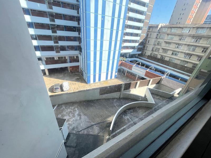 1 Bedroom Property for Sale in Victoria Embankment KwaZulu-Natal