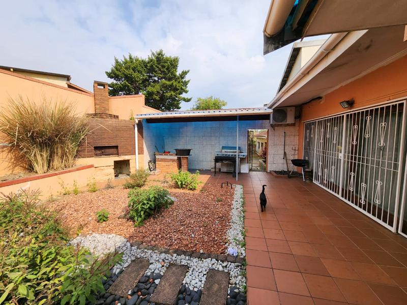 5 Bedroom Property for Sale in Malvern KwaZulu-Natal