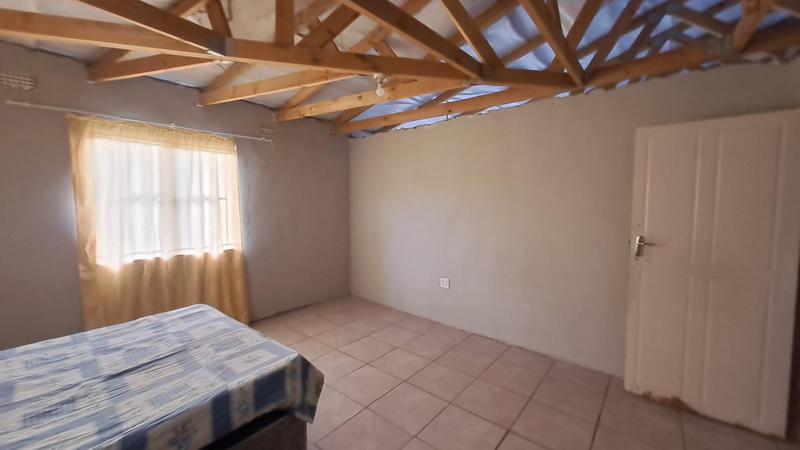 To Let 4 Bedroom Property for Rent in Umlazi KwaZulu-Natal
