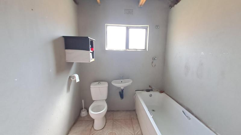 To Let 4 Bedroom Property for Rent in Umlazi KwaZulu-Natal