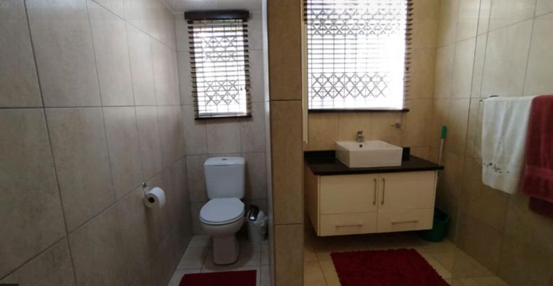 1 Bedroom Property for Sale in Essenwood KwaZulu-Natal