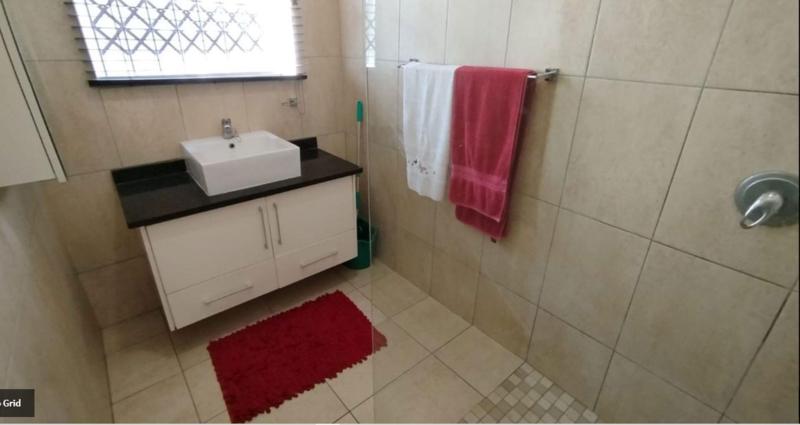 1 Bedroom Property for Sale in Essenwood KwaZulu-Natal