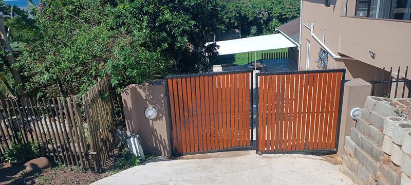 6 Bedroom Property for Sale in Tinley Manor KwaZulu-Natal