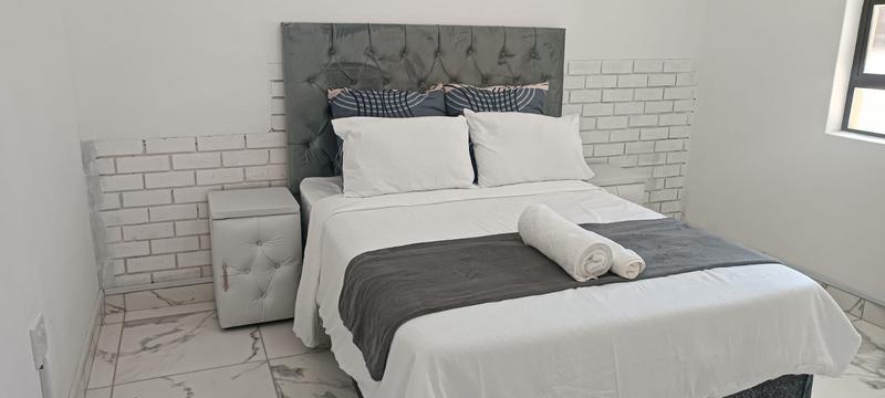 6 Bedroom Property for Sale in Tinley Manor KwaZulu-Natal