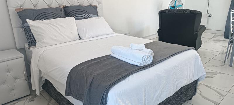 6 Bedroom Property for Sale in Tinley Manor KwaZulu-Natal