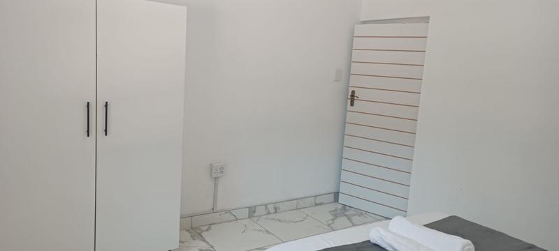 6 Bedroom Property for Sale in Tinley Manor KwaZulu-Natal