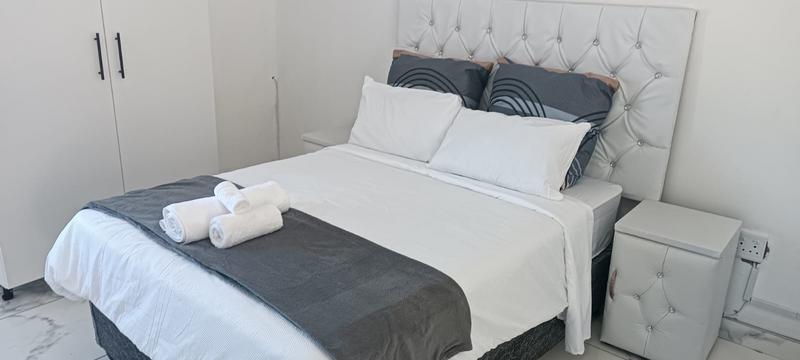 6 Bedroom Property for Sale in Tinley Manor KwaZulu-Natal