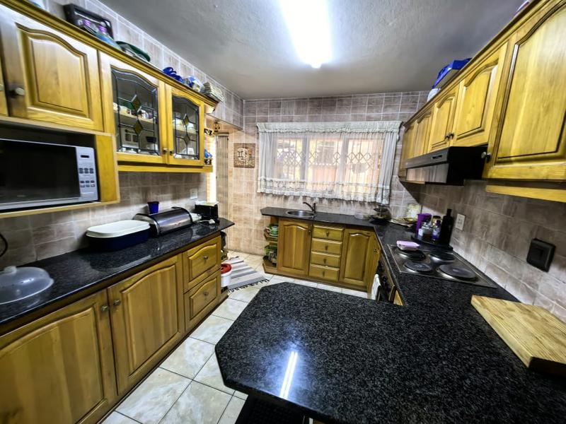 5 Bedroom Property for Sale in Reservoir Hills KwaZulu-Natal