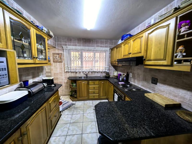5 Bedroom Property for Sale in Reservoir Hills KwaZulu-Natal