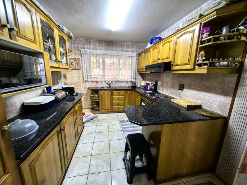 5 Bedroom Property for Sale in Reservoir Hills KwaZulu-Natal
