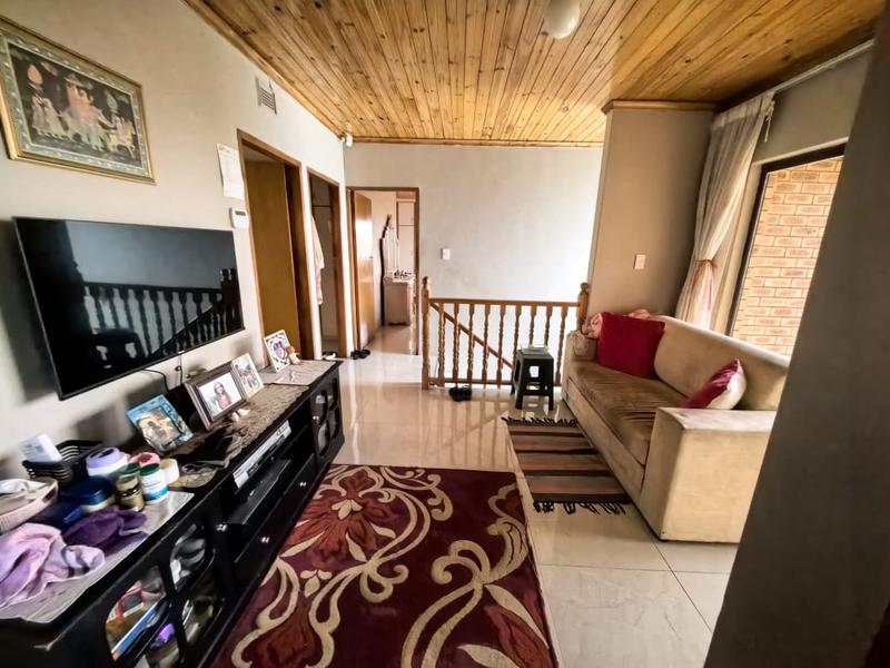 5 Bedroom Property for Sale in Reservoir Hills KwaZulu-Natal