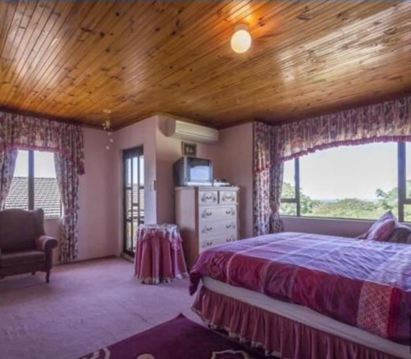5 Bedroom Property for Sale in Reservoir Hills KwaZulu-Natal