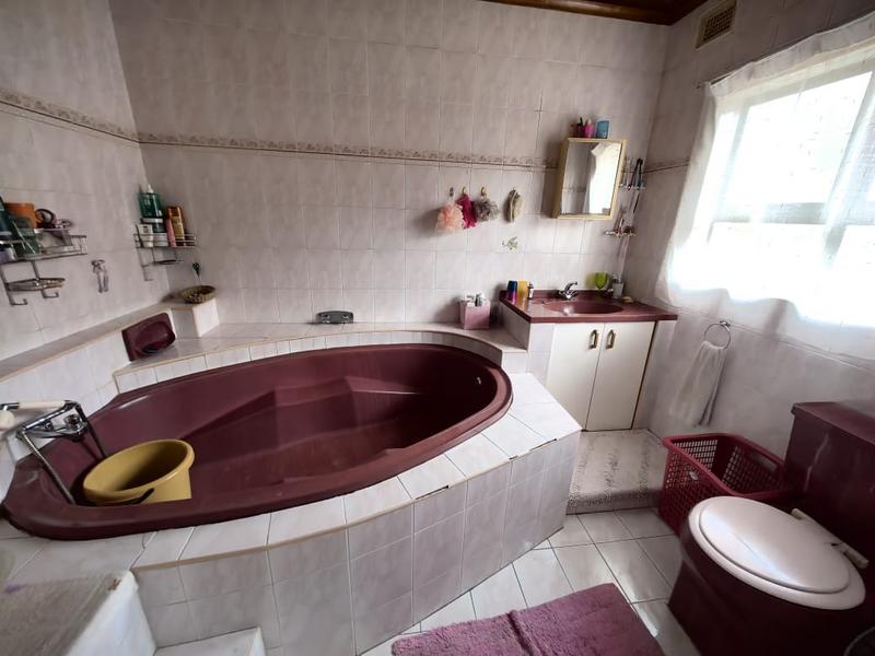 5 Bedroom Property for Sale in Reservoir Hills KwaZulu-Natal