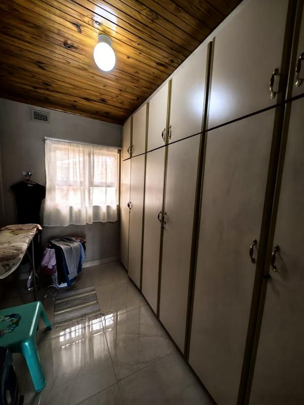 5 Bedroom Property for Sale in Reservoir Hills KwaZulu-Natal