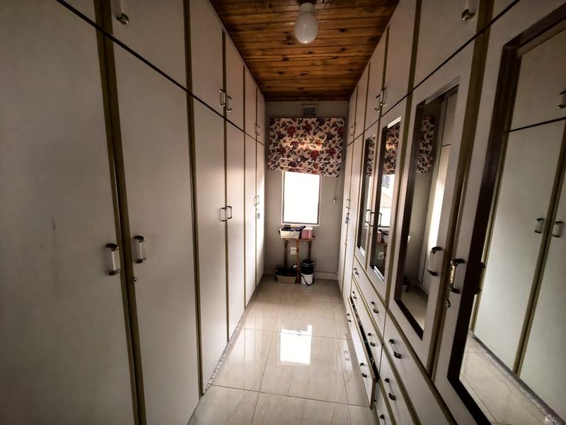 5 Bedroom Property for Sale in Reservoir Hills KwaZulu-Natal