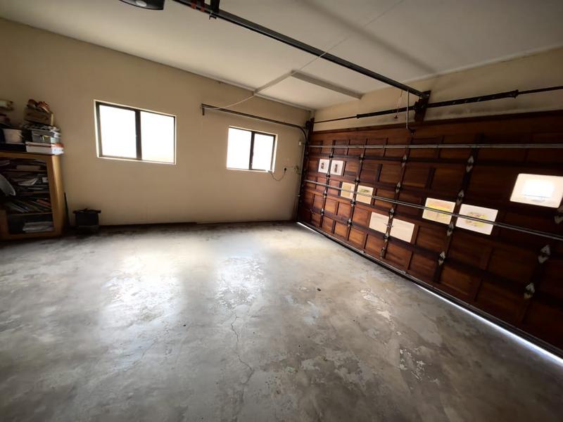 5 Bedroom Property for Sale in Reservoir Hills KwaZulu-Natal