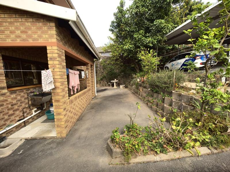 5 Bedroom Property for Sale in Reservoir Hills KwaZulu-Natal