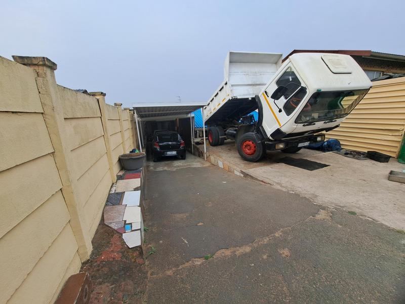 5 Bedroom Property for Sale in Caneside KwaZulu-Natal