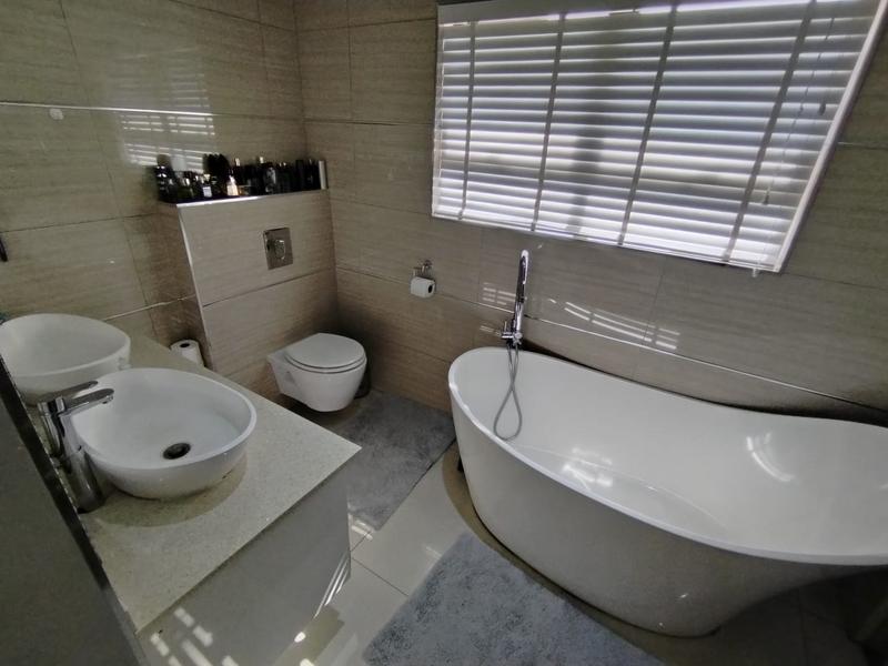 4 Bedroom Property for Sale in Izinga KwaZulu-Natal