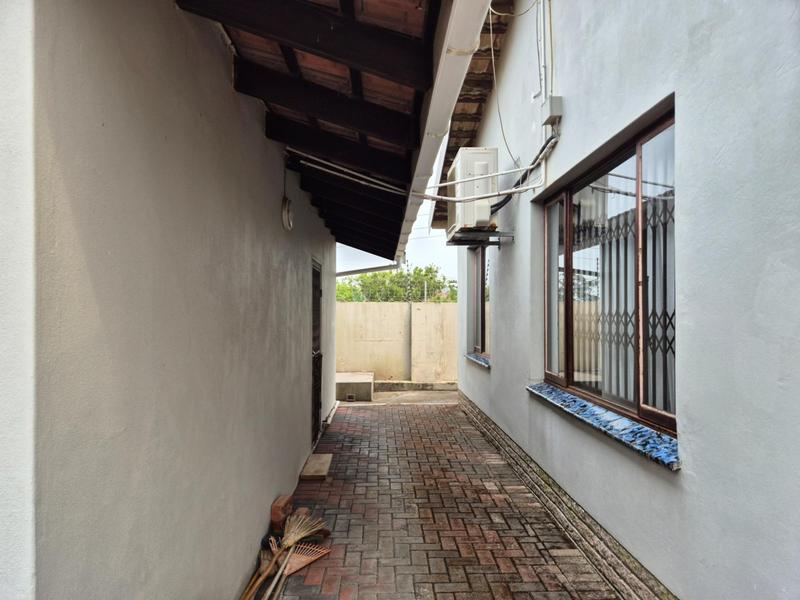 3 Bedroom Property for Sale in Umzinto KwaZulu-Natal