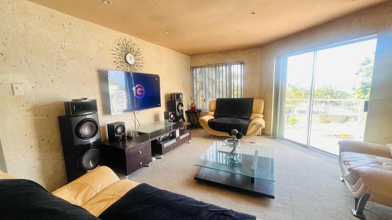 5 Bedroom Property for Sale in Uvongo KwaZulu-Natal
