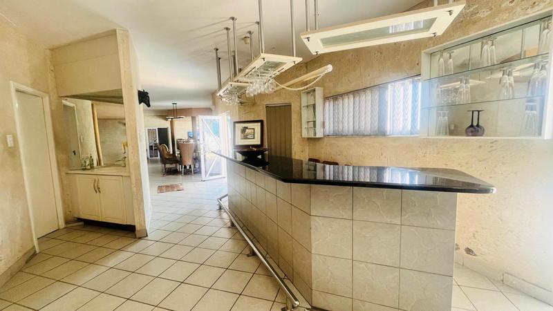 5 Bedroom Property for Sale in Uvongo KwaZulu-Natal