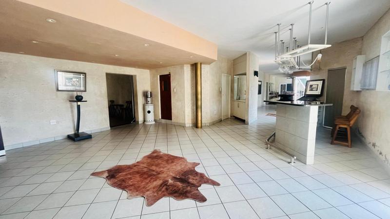 5 Bedroom Property for Sale in Uvongo KwaZulu-Natal
