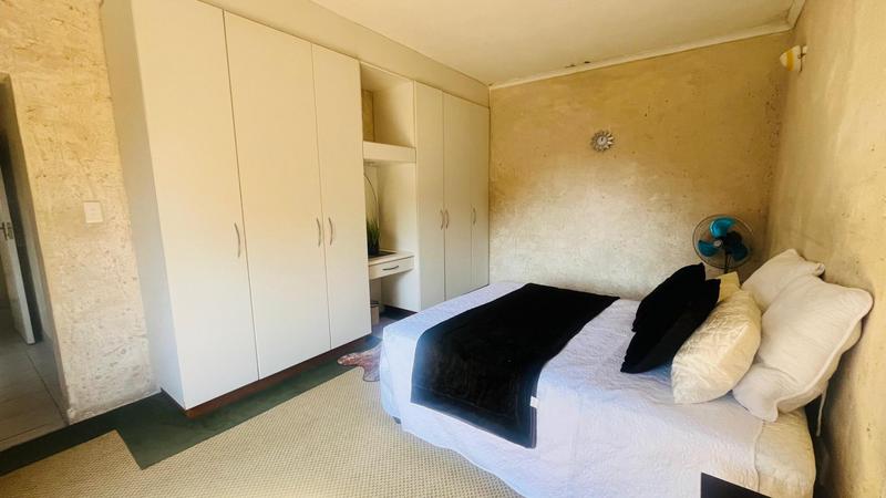 5 Bedroom Property for Sale in Uvongo KwaZulu-Natal