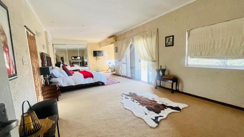 5 Bedroom Property for Sale in Uvongo KwaZulu-Natal