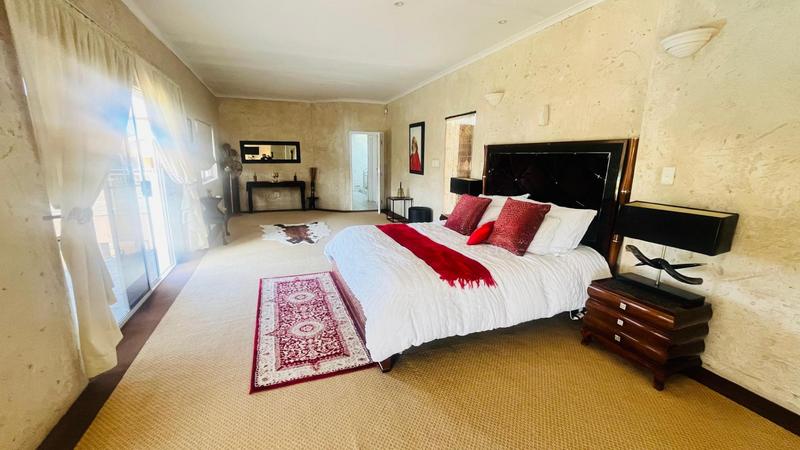 5 Bedroom Property for Sale in Uvongo KwaZulu-Natal