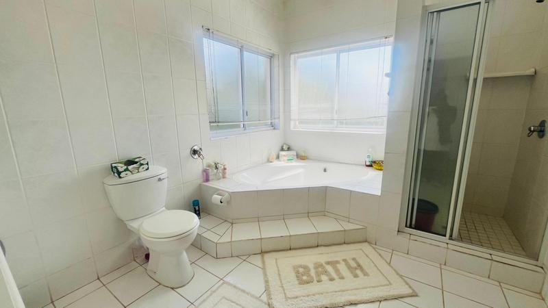 5 Bedroom Property for Sale in Uvongo KwaZulu-Natal