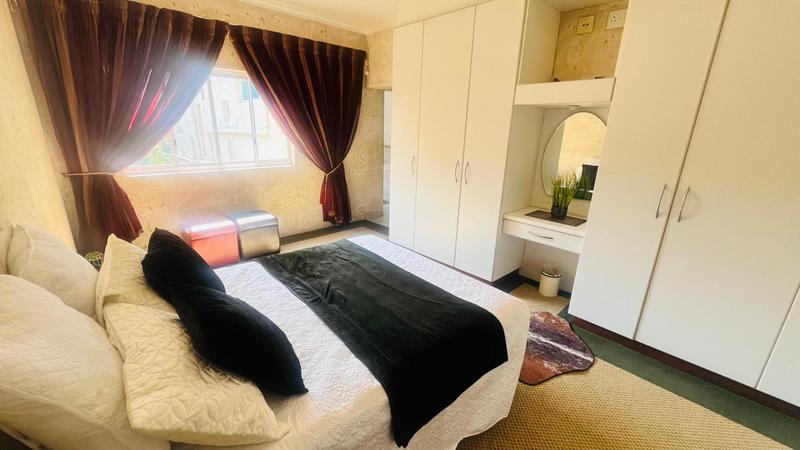 5 Bedroom Property for Sale in Uvongo KwaZulu-Natal