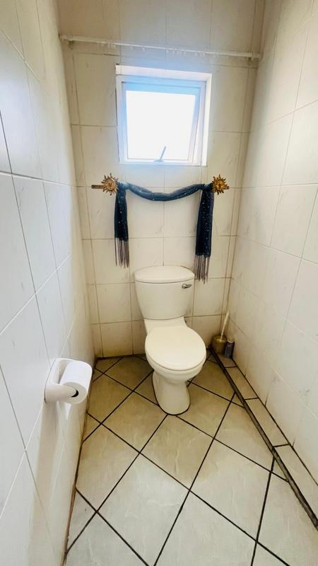 5 Bedroom Property for Sale in Uvongo KwaZulu-Natal