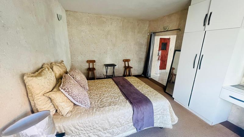 5 Bedroom Property for Sale in Uvongo KwaZulu-Natal