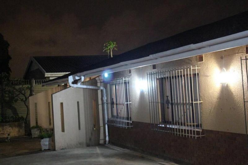 To Let 4 Bedroom Property for Rent in Bluff KwaZulu-Natal