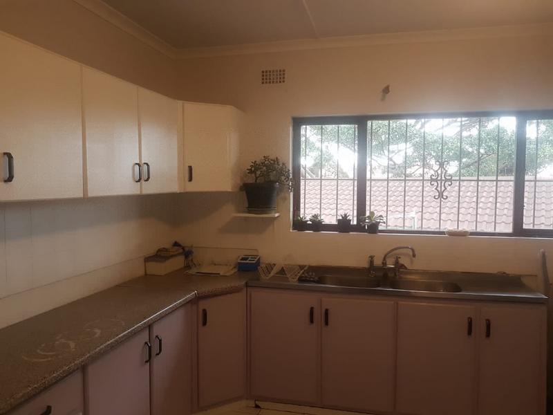 To Let 4 Bedroom Property for Rent in Bluff KwaZulu-Natal