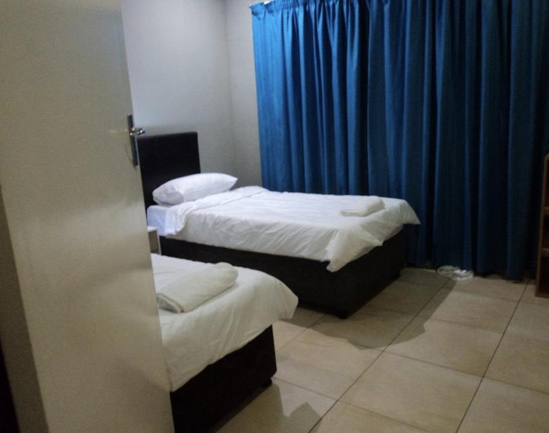 To Let 4 Bedroom Property for Rent in Bluff KwaZulu-Natal