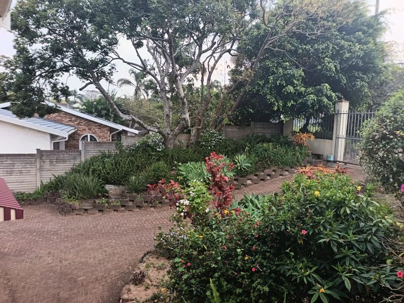 To Let 4 Bedroom Property for Rent in Uvongo KwaZulu-Natal