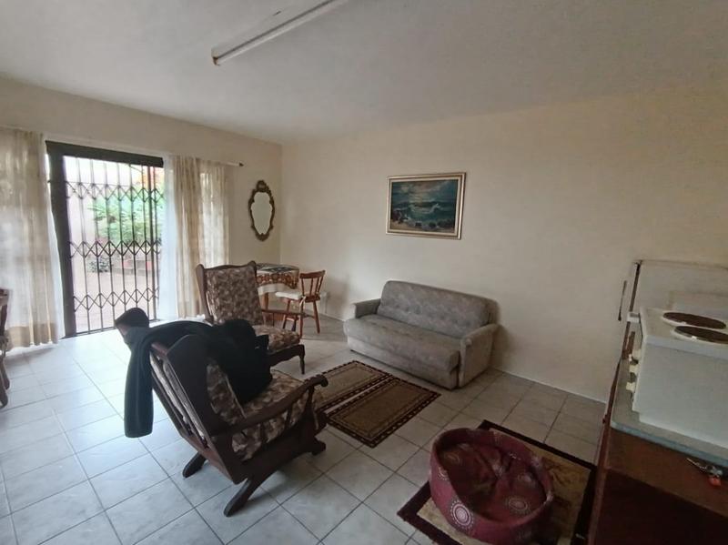 To Let 4 Bedroom Property for Rent in Uvongo KwaZulu-Natal