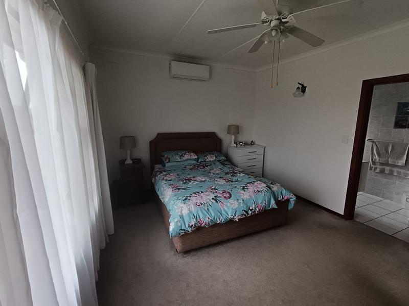 To Let 4 Bedroom Property for Rent in Uvongo KwaZulu-Natal