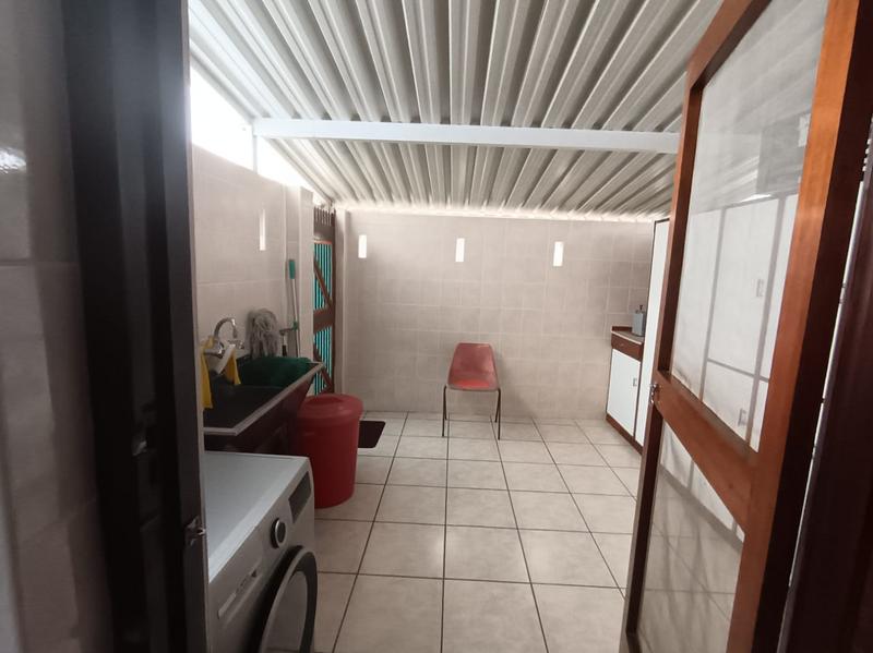 To Let 4 Bedroom Property for Rent in Uvongo KwaZulu-Natal