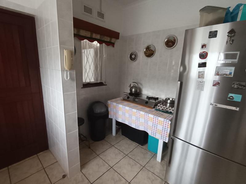 To Let 4 Bedroom Property for Rent in Uvongo KwaZulu-Natal