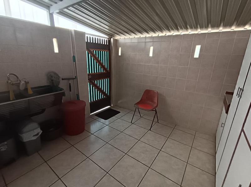 To Let 4 Bedroom Property for Rent in Uvongo KwaZulu-Natal