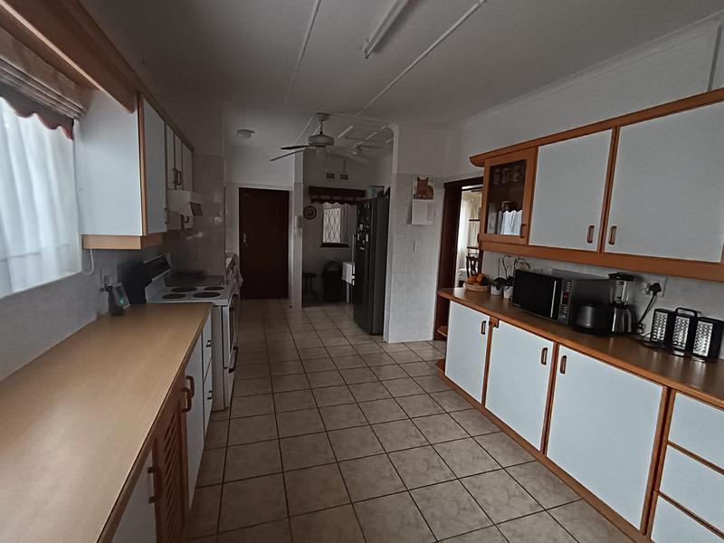 To Let 4 Bedroom Property for Rent in Uvongo KwaZulu-Natal