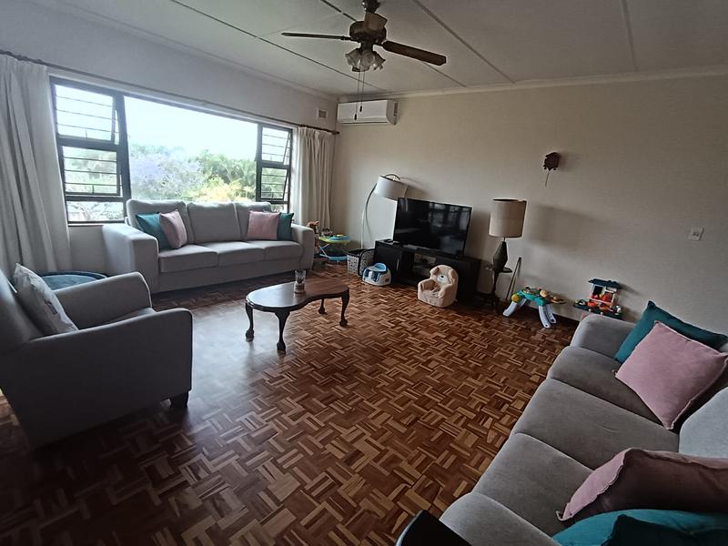 To Let 4 Bedroom Property for Rent in Uvongo KwaZulu-Natal