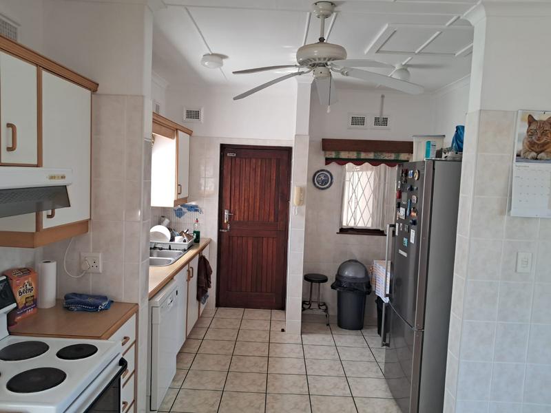 To Let 4 Bedroom Property for Rent in Uvongo KwaZulu-Natal