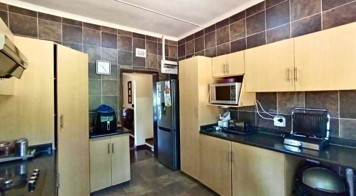 4 Bedroom Property for Sale in Amanzimtoti KwaZulu-Natal