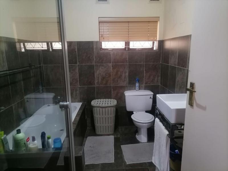 4 Bedroom Property for Sale in Amanzimtoti KwaZulu-Natal