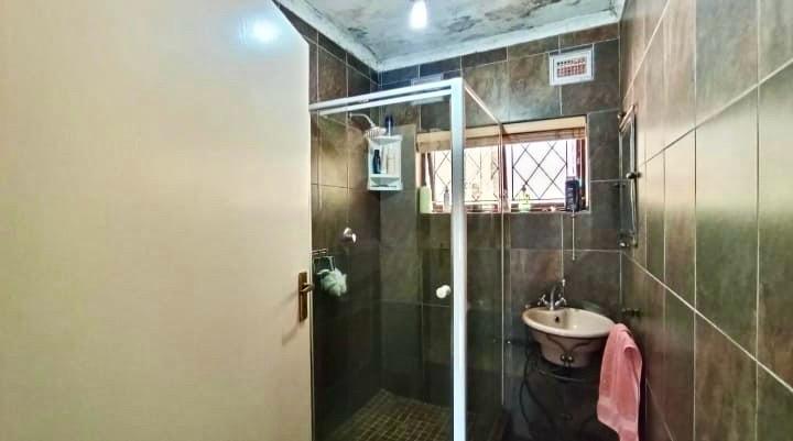 4 Bedroom Property for Sale in Amanzimtoti KwaZulu-Natal