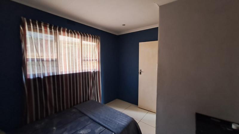4 Bedroom Property for Sale in Umlazi KwaZulu-Natal